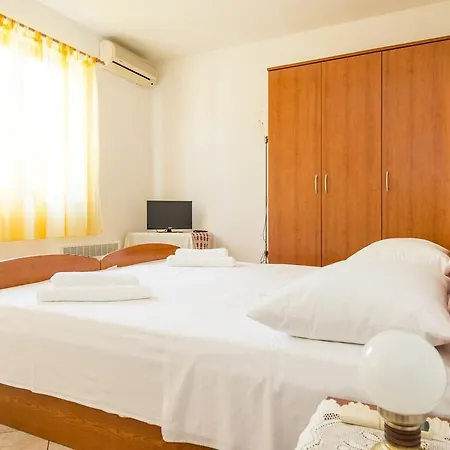 Guest house Ava And 3*
